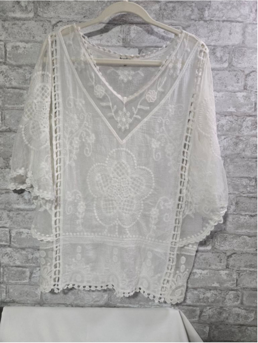 Sapphire White Embroidered Lace Tunic Top L